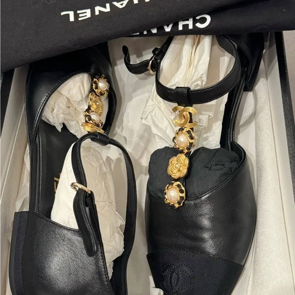 Chanel 2025 Pre-Spring Black Mary Jane Flats Pearl Gold Accents Size 39 w box - Picture 5 of 12